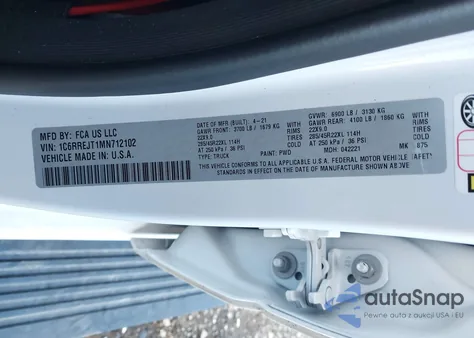 2021 Ram 1500 Laramie 4X2 5'7 Box z USA, uszkodzony, nr VIN 1C6RREJT1MN712102